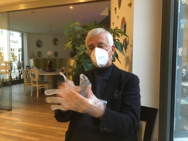  Til morgenmaden i Erfurt var det med coronapas, maske og plasthandsker. Dagen efter i Goslar ku’ man bare gå til buffeten. 