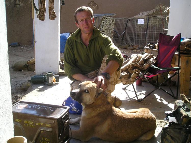 Paul Farthing, en tidligere britisk marinesoldat, stod bag et asyl for hjemløse hunde og katte. Og han nægtede at efterlade dem.
 Foto: Matt Austin/shutterstock/Ritzau Scanpix