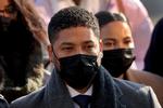 CHICAGO, ILLINOIS - DECEMBER 08: Former "Empire" actor Jussie Smollett arrives at the Leighton Criminal Courts Building for day seven of his trial on December 8, 2021 in Chicago, Illinois. Smollett is accused of lying to police when he reported that two masked men physically attacked him, yelling racist and anti-gay remarks near his Chicago home in 2019. Scott Olson/Getty Images/AFP == FOR NEWSPAPERS, INTERNET, TELCOS &amp; TELEVISION USE ONLY == Foto: Scott Olson/Ritzau Scanpix