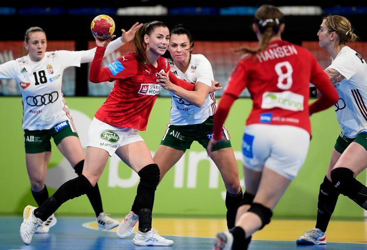 Mie Højlund har i flere kampe ved VM styret det danske angrebsspil, efter Mia Rej måtte rejse hjem med en ledbåndsskade efter første kamp mod Tunesien.  Foto: Lars Poulsen