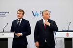 Den franske præsident Emmanuel Macron og den ungarske regeringsleder Viktor Orban forsøger at finde den rette grimasse ved den fælles pressekonference i Budapest Foto: Ludovic Marin/Ritzau Scanpix