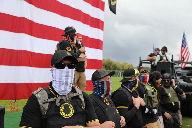     Demonstration i Portland med Proud Boys som støtter Trump (arkivfoto). Foto: Jens Lenler