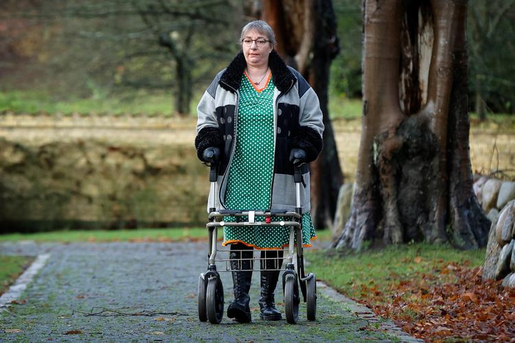Anne Lise Jørgensen lider af sklerose, og det medfører en del kontroller og sygehusbesøg. Flere af dem oplever hun som overflødige. Foto: Jens Dresling