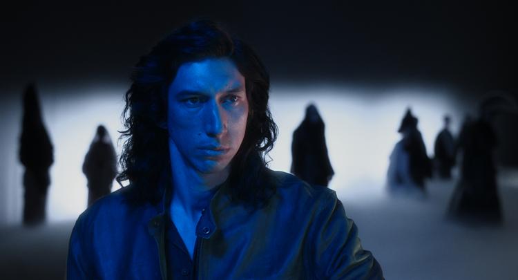 Adam Driver er altid en vild oplevelse og har også æren for de få mindeværdige scener i 'Annette'. Foto: Another World Entertainment 