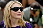 Cate Blanchett er en af dem, der har bidraget til bogen 'SOS Jorden kalder - ønsker og ideer til en bedre verden'. Men det lugter altid lidt af penge, når kendte mennesker fremturer med velgørenhedspolitiske standpunkter, mener Felix Thorsen Katzenelson.  Foto: Jonathan Bjerg Møller