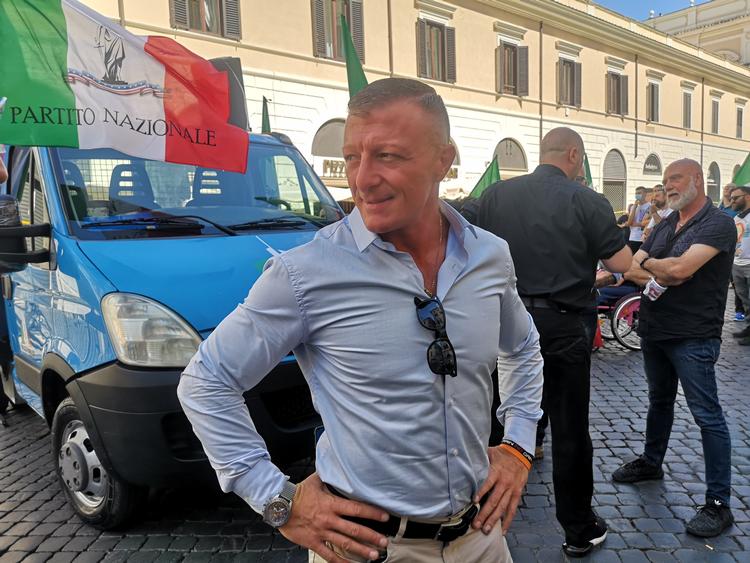 Simone Carabella har tidligere flirtet med Lega og Fratelli d’Italia på den yderste parlamentariske højrefløj, men under coronakrisen stiftede han Partito Nazionale.   Foto: Martin Bjørck