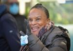     Christiane Taubira, tidligere justitsminister og krvinden  bag loven om bøsseægteskaber, førte valgkamp lørdag udenfor Paris for at afprøve sin mulige appel til venstrefløjsvælgerne. Foto: Julien de Rosa/Ritzau Scanpix