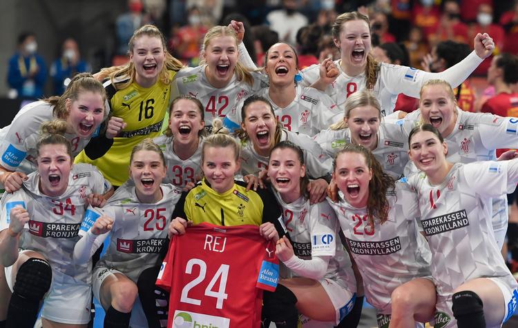  16 danske vindertyper med den skadede Mia Rej med i tankerne. Foto: Lars Poulsen