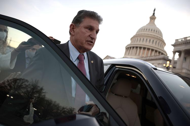 Joe Manchin fotograferet, da han forlod Kongressen tidligere på ugen.  Foto: Anna Moneymaker/Ritzau Scanpix