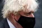 Boris Johnson fotograferet uden for regeringsboligen i Downing Street i London i onsdags.  Foto: Henry Nicholls/Ritzau Scanpix