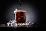 Dagen derpå er cola uimodståelig for mange tømmermandsramte. Men der er ingen grund til at vælge de dyre udgaver, viser Politikens test af colaer. Foto: Mikkel Bækgaard