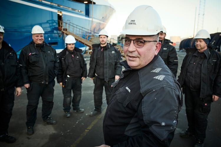 Arbejdsleder og elektriker Costel Boghiu fra Rumænien har arbejdet ni år i Skagen. Han kender mange af de rumænere, som er blevet ansat på Karstensens skibsværft.   