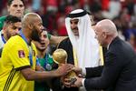 Fifas præsident Gianni Infantino (th.) ønsker fortsat, at VM i fodbold skal afholdes hvert andet år i fremtiden.  Foto: Denour/Ritzau Scanpix