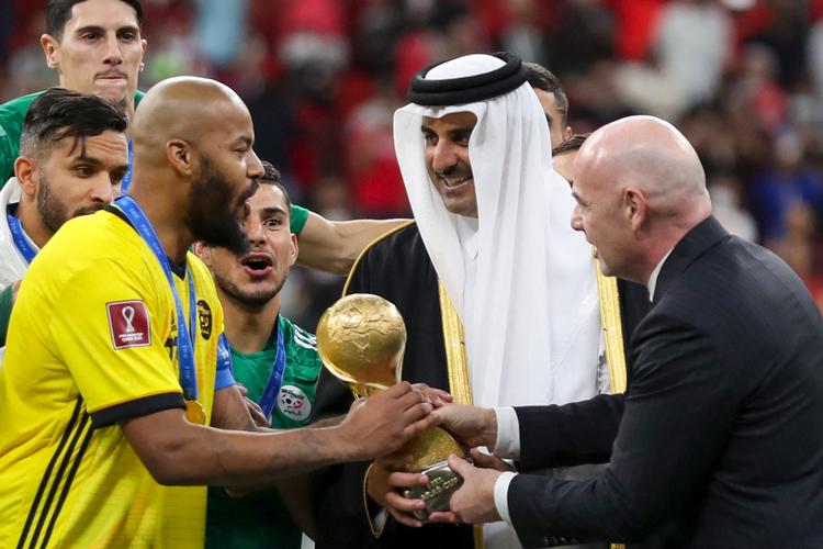 Fifas præsident Gianni Infantino (th.) ønsker fortsat, at VM i fodbold skal afholdes hvert andet år i fremtiden.  Foto: Denour/Ritzau Scanpix