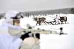 Rusland har moderniseret sit militær i Arktis med avancerede missiler og udbygget flybaser. Men både rensdyr og hundeslæde indgår også i moderne 'vinterkrig'
 Foto: Handout/Ritzau Scanpix