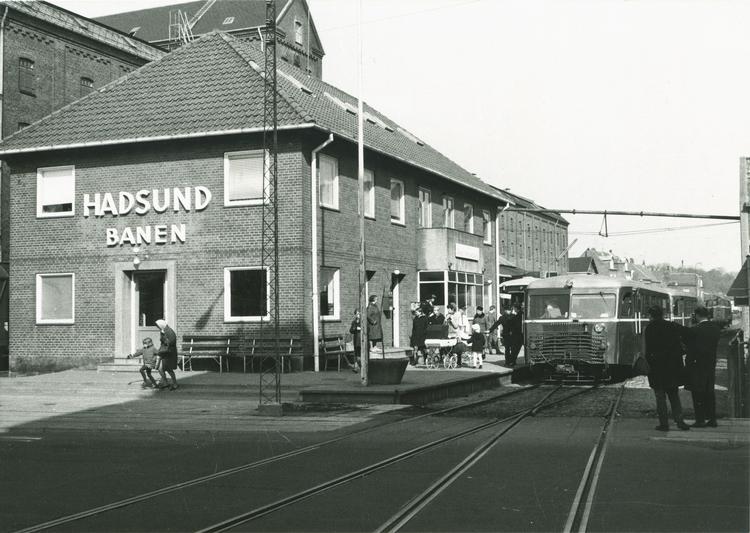 I 1952 blev Randers-Hadsund Jernbane moderniseret, og der blev bygget en ny station, Randers Privatbanestation, ligesom det blev gjort muligt for persontogene at blive ført videre til statsbanestationen. Foto: Privatfoto