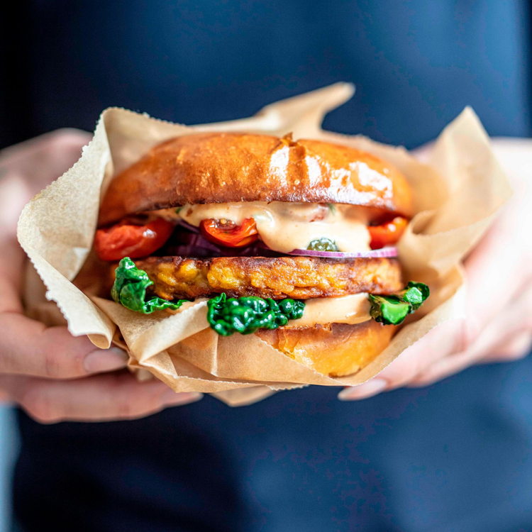 Burger og vin kan sagtens passe sammen. 