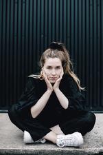 Bim Ericksson debuterede i 2016 med den feministiske tegneserie ’Det kändes lungt när mina känslor dog’.  Foto: Johanna Arnström