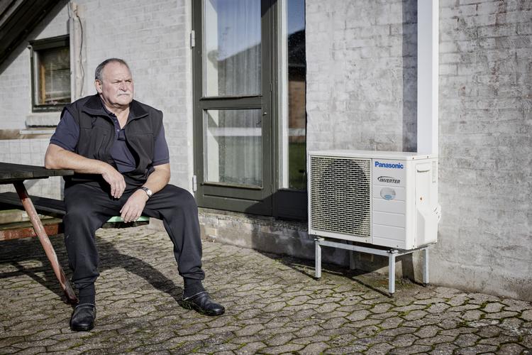 Bryggeriarbejder Arne Juhl blev ansigtet på Socialdemokratiets kampagne 'Nu er det Arnes tur' til valget i 2019 om retten til tidlig pension. Ny aftale om tidlig pension sikrer, at Arne kan komme på pension i januar 2024. Her er han fotograferet i sin have i Haderslev.    Foto: Valdemar Ren