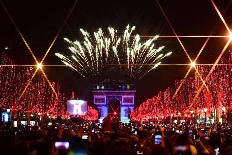 Nytårsfesten på Champs-Elysées er aflyst i år, så pariserne må drømme sig tilbage til 31. december. 2019.)   Foto: Martin Bureau/Ritzau Scanpix