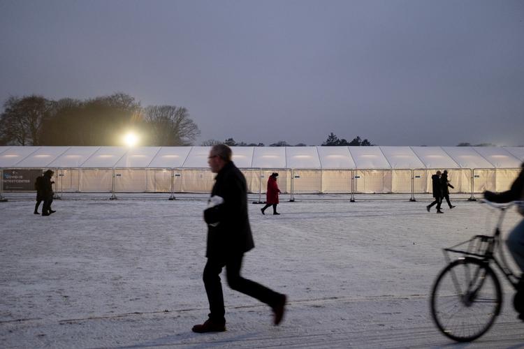 Coronatestteltet i Fælledparken i København tidligt i morges.  Foto: Thomas Borberg