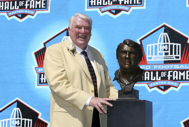 John Madden blev indlemmet i Pro Football Hall of Fame i Canton, Ohio, i 2006. På dette tidspunkt arbejdede han stadig som tv-kommentator og dækkede faktisk den Super Bowl i Detroit, hvor komiteen udpegede, hvem der slap igennem nåleøjet. Foto: Doug Benc/Ritzau Scanpix