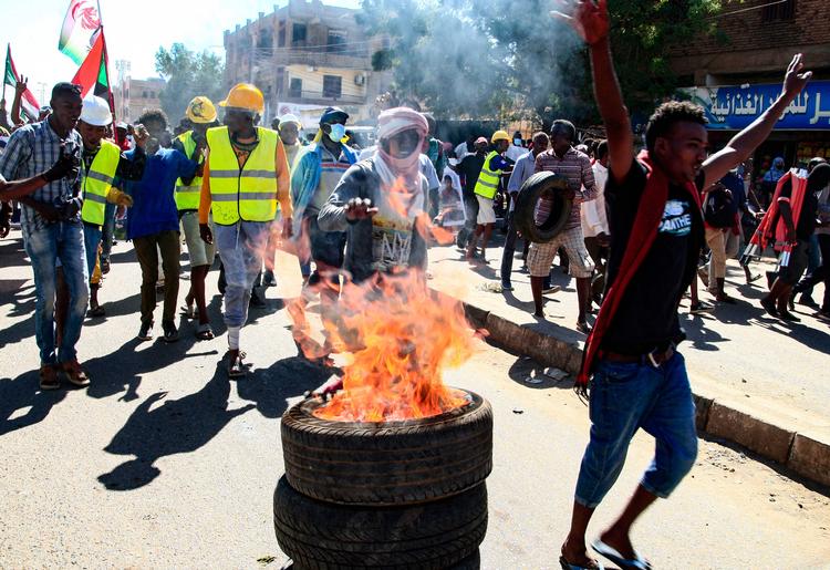 Tusindvis af mennesker protester  30. december mod militærkup i Sudan.   
  Foto: -/Ritzau Scanpix