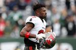 EAST RUTHERFORD, NEW JERSEY - JANUARY 02: Antonio Brown #81 of the Tampa Bay Buccaneers looks on against the New York Jets during the game at MetLife Stadium on January 02, 2022 in East Rutherford, New Jersey. Elsa/Getty Images/AFP == FOR NEWSPAPERS, INTERNET, TELCOS &amp; TELEVISION USE ONLY == Foto: Elsa/Ritzau Scanpix