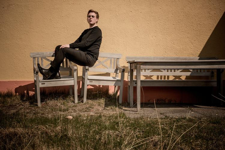  Forfatter Thomas Korsgaard har i tre bøger trukket på sine egne oplevelser fra teenageårene. Nu er de solgt til filmatisering. Foto: Casper Dalhoff