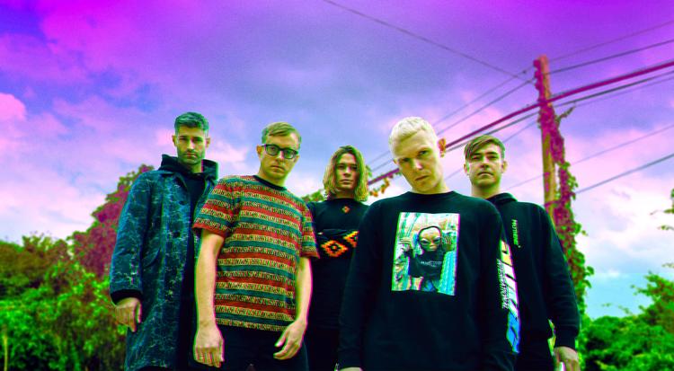 The Minds of 99 har det tilsyneladende på samme måde med stilstand som hvidhajer: Hvis de stopper med at bevæge sig, synker de til bunds.  Foto: Simon Birk