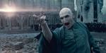    Vrøvl med tryllestaven. Her en af de heldige, som var med i genforeningen, nemlig skuespilleren Ralph Fiennes, der spillede overmonsterskurken Lord Voldemort i Harry Potter filmene.   Foto: Warner Bros/ASSOCIATED PRESS