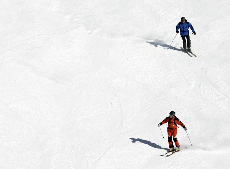 Nye coronaregler gør det nærmest umuligt for store teenagere at tage på skiferie i Østrig som her i St. Anton.   