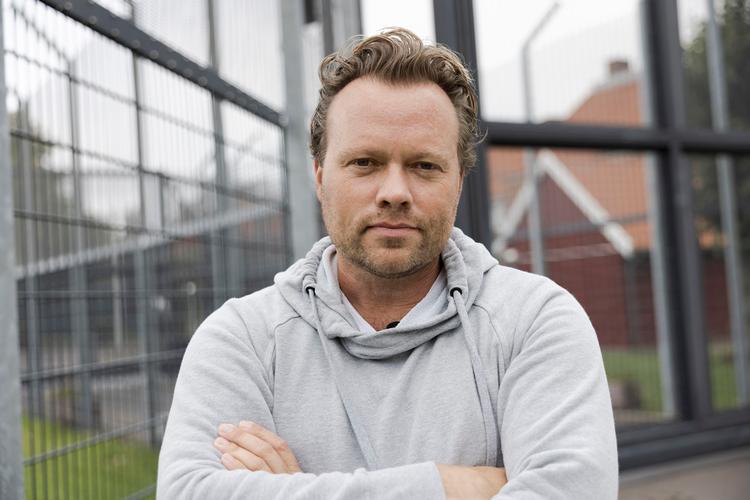 Dokumentaristen Kristian Almblad har som den første og eneste fået lov til at filme og interviewe de særligt farlige på Kofoedsminde på Lolland.  Foto: Christian Korsager Mud