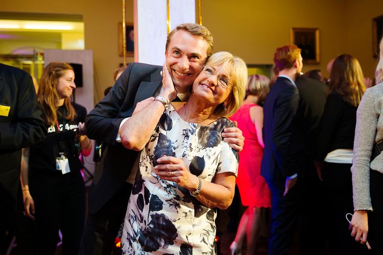  Pia Kjærsgaard peger på Morten Messerschmidt som ny DF-formand. Her ses de til valgfest i juni 2015, hvor DF fik et kanonvalg og blev blå bloks største parti. Siden er DF gået kraftigt tilbage. Foto: Bundgaard Carsten