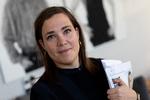 Kommentatorer har bemærket, at Astrid Krag kommer til at føre noget ud i livet, som ligner det, hun som ældreordfører kritiserede den tidligere ældreminister Thyra Frank for. Men det vil Astrid Krag gerne have sig frabedt: »Den daværende regeringen underfinansierede vores ældrepleje, og vi skulle høre på, at man kunne gøre lade sig gøre, hvis man bare gjorde som Thyra Frank.  Men det viste sig, at Lottehjemmet havde fået flere penge end andre plejehjem, så det var et falsk billede«, siger ministeren.  Foto: Finn Frandsen