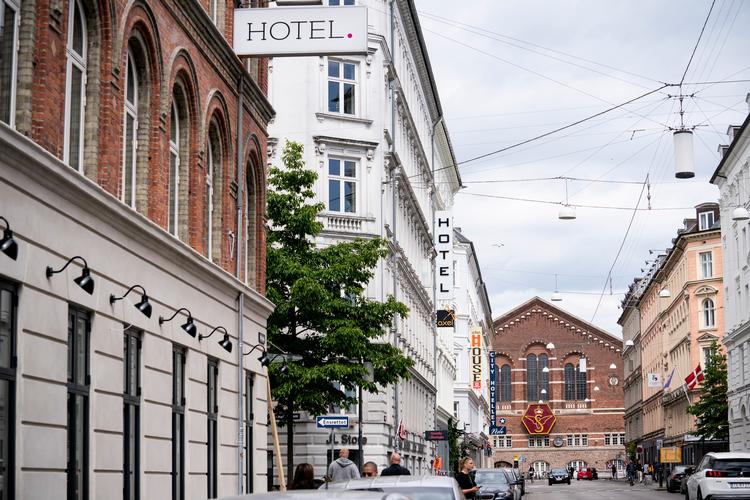 Man kan godt finde et træ i København. Men der er mange steder i byen intet grønt at skue i nabolaget. Foto: Tariq Mikkel Khan
