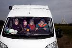 Louise og Morten Sørensen fra Esbjerg havde taget et halvt års selvbetalt orlov for at rejse til Asien med tvillingedøtrene Sofie og Julie. På grund af corona købte de i stedet en autocamper og kørte Danmark rundt. Foto: Finn Frandsen