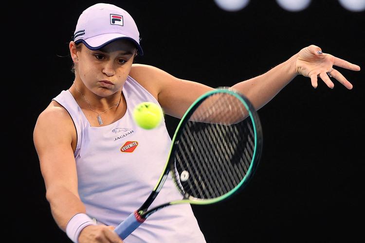 Australske Ashleigh Barty er et eksempel på en topspiller, der via sin fine teknik benytter den slicede baghånd som et offensivt våben. Da hun også behersker en såkaldt ATP-forhånd, er hun en af de mere komplette spillere og derfor også nr. 1 på verdensranglisten. Foto: Brandon Malone/Ritzau Scanpix