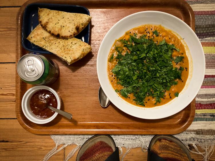 Selv om det kan være hårdt at sidde i corona-isolation, så fejler maden ikke noget. Her en buttersquashsuppe, som var fremragende, tak.   Foto: Per Munch