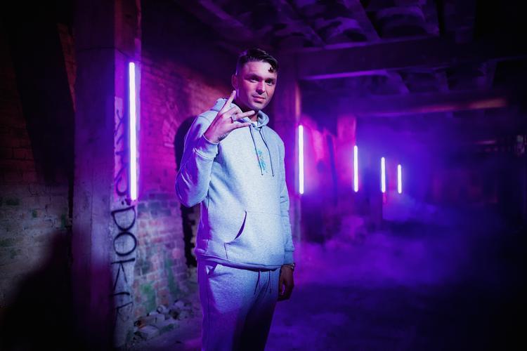 Op igennem 2010’erne har Gilli skiftet gear på dansk hiphop, mens rappen blev til sang og hiphoppen til pop. Nu har han gjort det igen. Foto: Emerson Ferreira