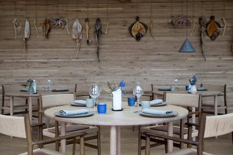 På flere af verdens bedste restauranter er det kutyme, at gæster betaler forud for deres middag - også på Noma i København (foto). Men hvad stiller man op, hvis man bliver coronasyg lige før middagen? Foto: Louise Herrche Serup