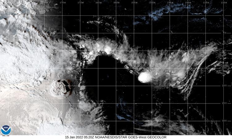 Røg fra vulkanudbruddet kan ses på satellitbilleder Foto: Cira/noaa/Ritzau Scanpix
