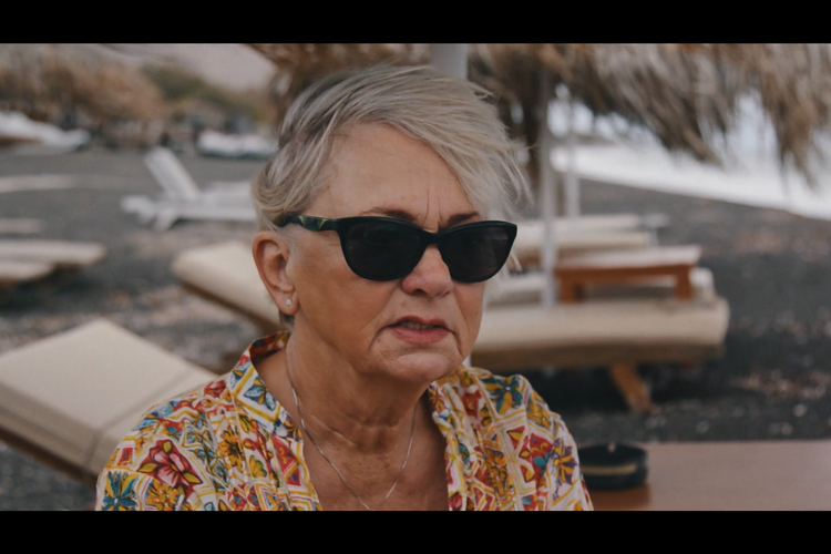 Pia Kjærsgaard er i absolut øjenhøjde i Kathrine Kjærs portrætfilm, selv om hun har solbriller på i visse scener.  Foto: Skærmbillede fra 'Pia'