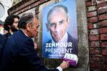     Éric Zemour rejser landet rundt i valgkamp, og han samler mange mennesker på sine møder. Han ligger i målingerne tæt på den borgerlige Valérie Pecresse og højrepopulisten Marine Le Pen. Foto: Bertrand Guay/Ritzau Scanpix