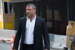 Ray Donovan - The Movie gør det ud for den afsluttende sæson i serien om den irsk-amerikanske forbryder. Den er god, men også flagrende.  Foto: PR-foto: Paramount +