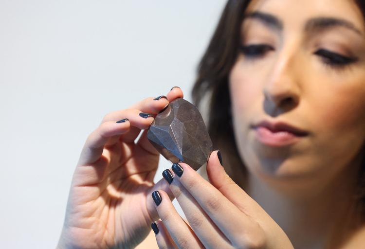 Enigma-diamanten er på 555,55 karat.   Foto: Giuseppe Cacace/Ritzau Scanpix