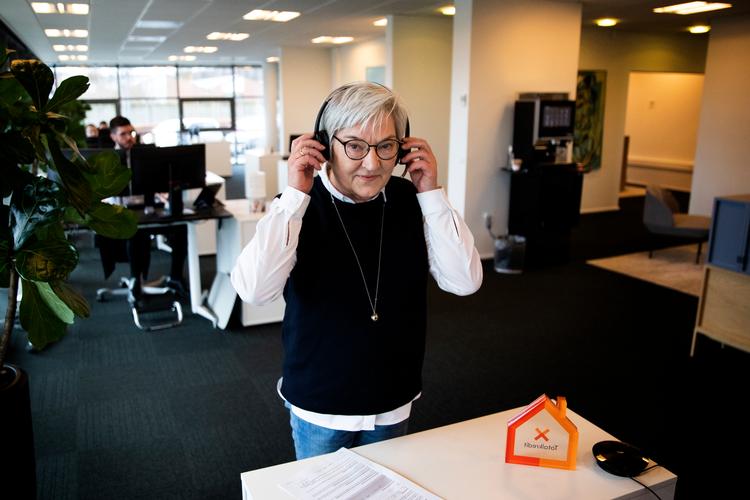     Jette Frøkjær mistede jobbet som 62 årig, røg ud i ni måneders ledighed og blev reddet på målstregen af Middelfart Sparekasse der giver pokker i ansøgernes alder. Foto: Finn Frandsen