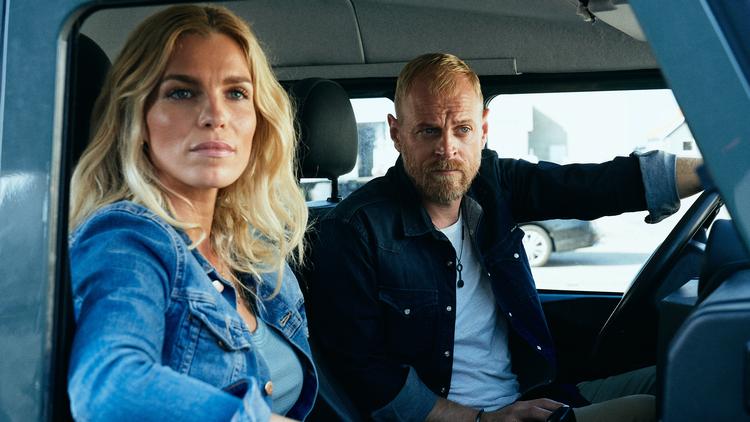 'Hvide Sande' har både haft høje seertal og er blevet solgt til flere lande. I modsætning til de fleste andre danske serier, foregår den dog ikke i hovedstaden. Regionale filmfonde efterlyser flere  penge til serier, der optages uden for København. 