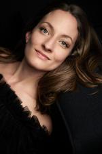 Christiane Karg giver stemme til den unge Debussys svale, mystiske musik. Foto: Gisela-Schenker