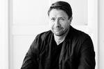 Inden Christian Flindt begyndte at designe lamper, arbejdede han i flere år med møbeldesign.  